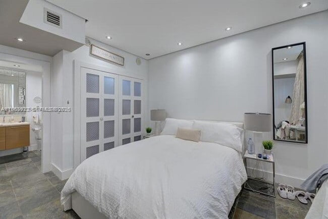 Building Photo - 4100 Salzedo St