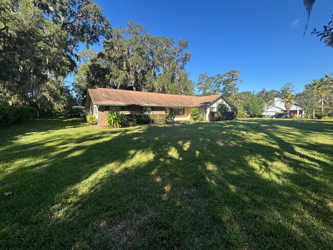 Building Photo - Forest of Golden Hills 3/2/2 ***Hidden Gem***