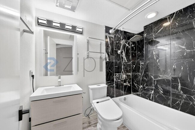 Building Photo - 4040 Avondale Ave