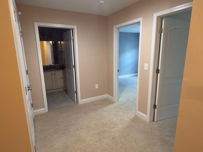 Building Photo - Christiansburg, 3 BR / 2.5 BA, Available Now