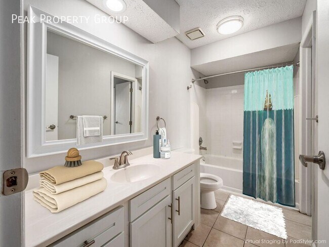 Building Photo - 2019 Queensgate Ln