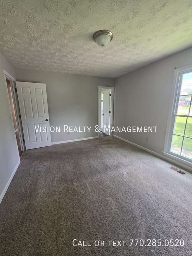 Building Photo - 985 S Lassetter Cir