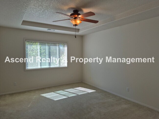 Building Photo - Available NOW! 1 Small Pet OK, Great Bethany Neighborhood, Fenced Yard, New Interior Paint/Dishwa...