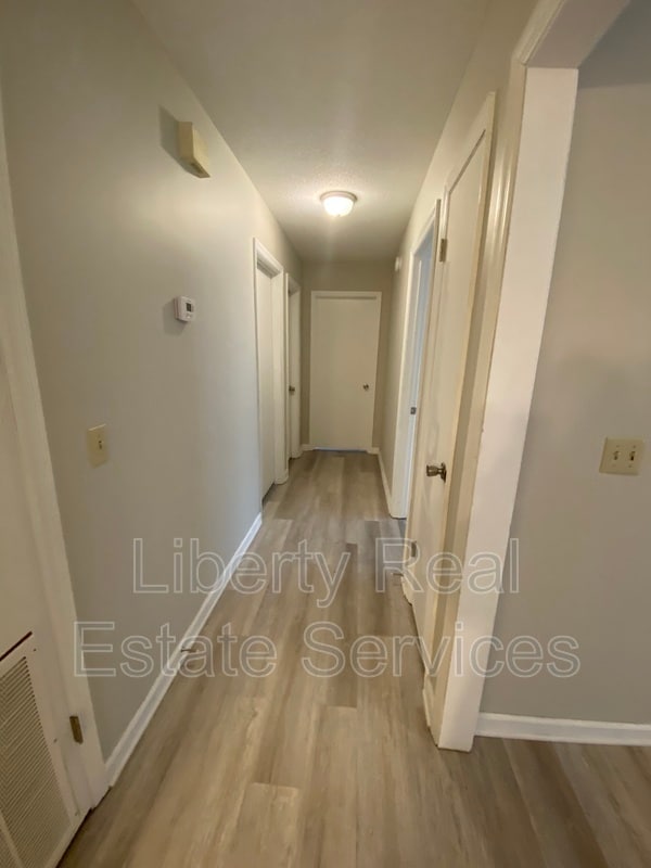 Building Photo - 105 Maid Marian Ct