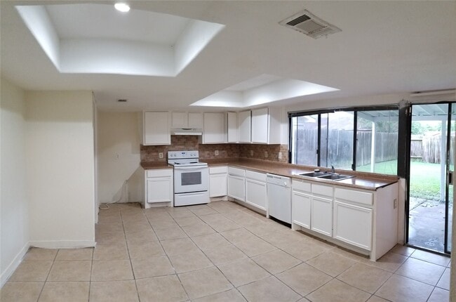 Building Photo - 15803 Danford Dr