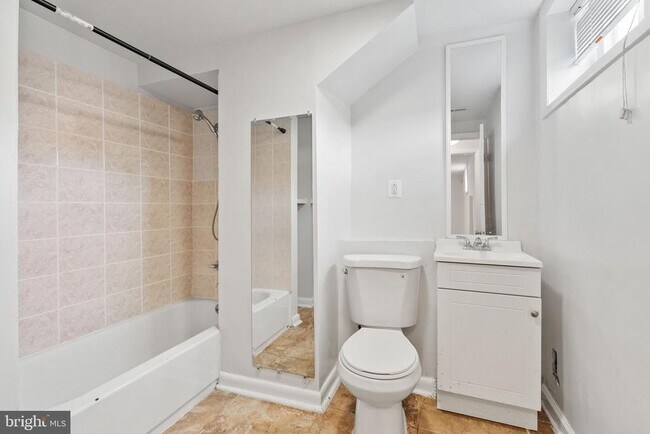 Building Photo - 3001 Fairhill Ct