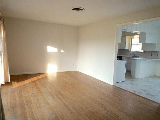 Building Photo - 4810 Redstart St