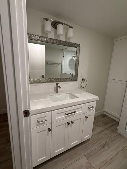 Building Photo - 271 Termino Ave