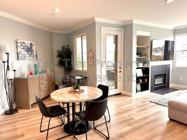 Building Photo - ***Beautiful 2 bed / 2 bath Townhome in Co...