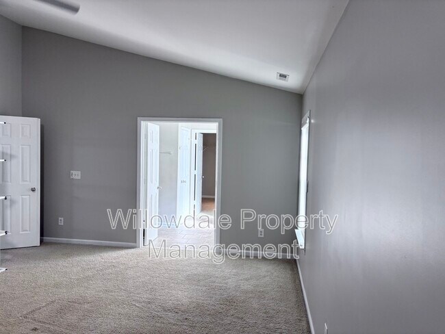 Building Photo - 624 Piper Stream Cir