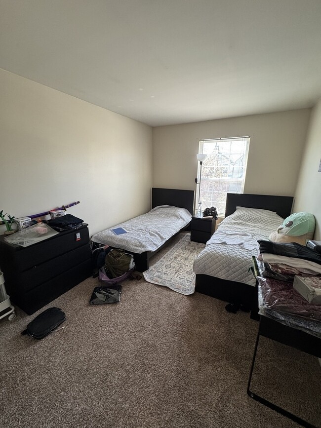 Building Photo - 207 Black Hill Dr