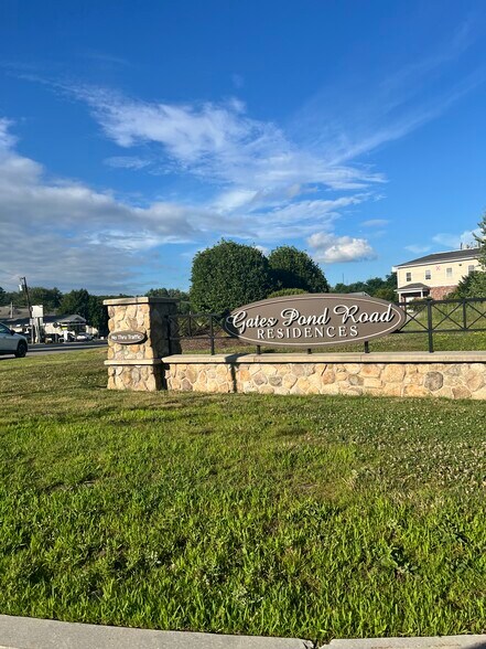 Primary Photo - 195 Gates Pond Rd