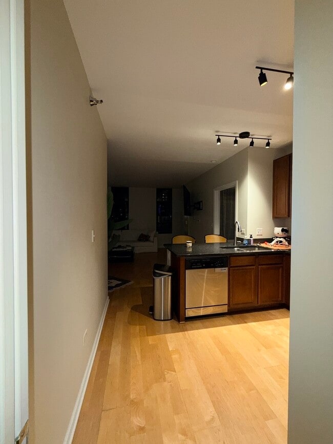 Building Photo - 1255 S State St