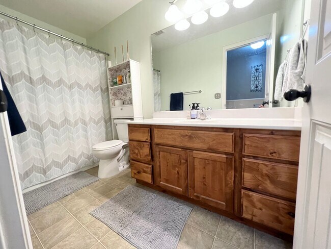 Building Photo - 6 Bedroom/3 Bathroom House in Eagle Mountain