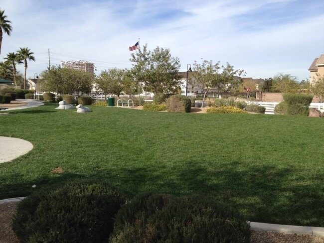 Building Photo - Two Story townhouse with one car garage.