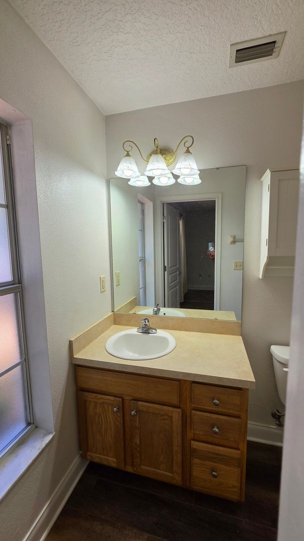 Building Photo - 3 Bed, 2 Bath, 2 Car garage in The Groves at Baytree Community