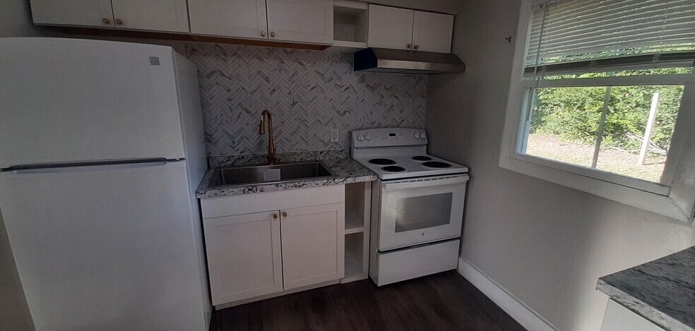 Building Photo - 13 Fisher Pl