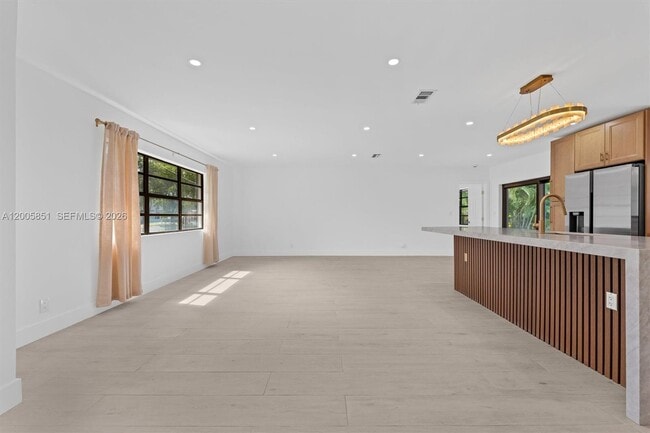 Building Photo - 401 SW 63rd Terrace