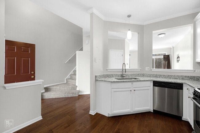 Building Photo - 1353 Longchamps Ct