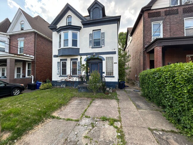 Building Photo - 120 S Graham St