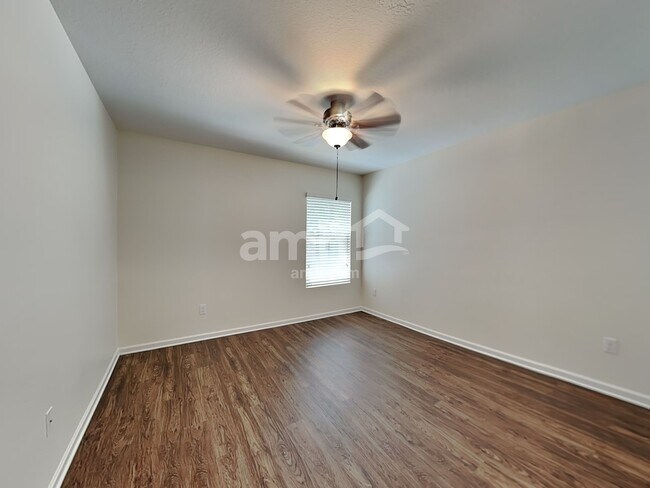 Building Photo - 360 Sunshine Dr