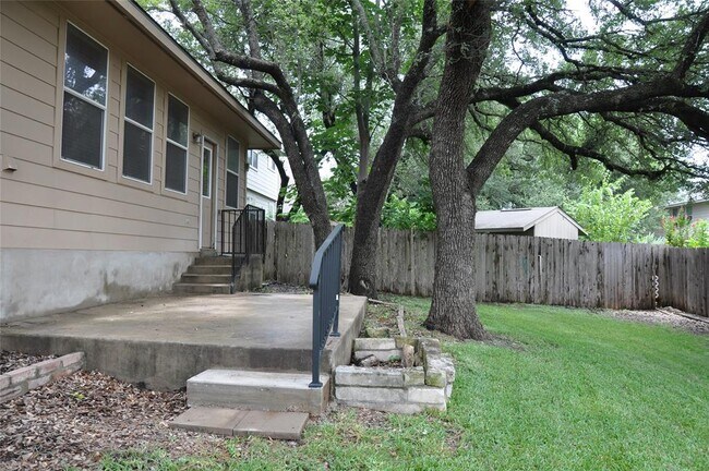 Building Photo - 507 Las Colinas Dr