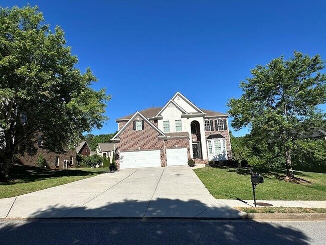 Building Photo - 3755 Long Lake Dr