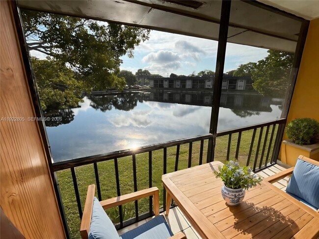 Building Photo - 7920 N Colony Cir