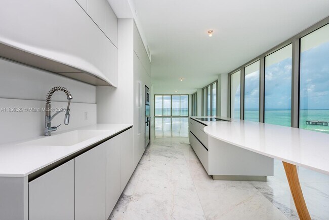 Building Photo - 16901 Collins Ave