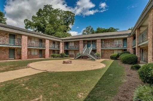 Primary Photo - Churchill Downs Apartments