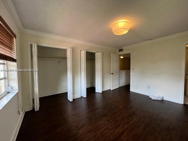 Building Photo - 8650 SW 109th Ave