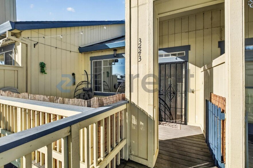 Building Photo - Unit