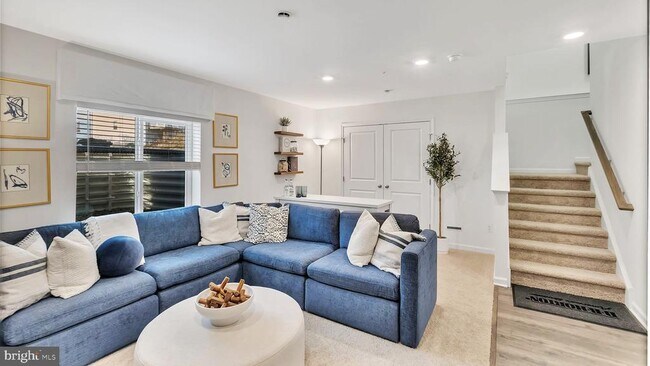 Building Photo - 1090 Meadowlark Dr