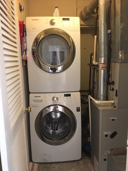 Building Photo - 140 Longfield Ct