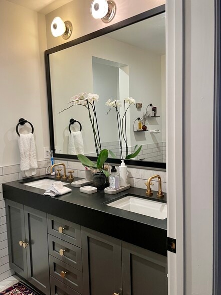 primary bathroom - 836 N Point St