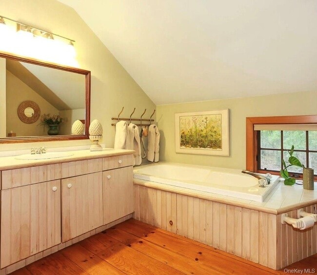 Building Photo - 1008 Middle Line Hwy