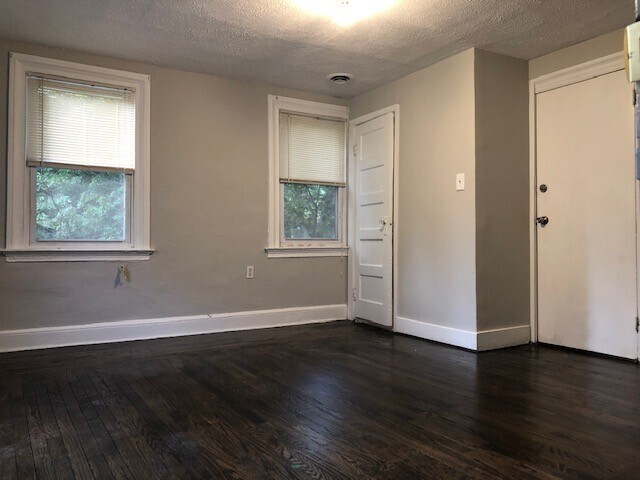 Building Photo - 70 William St