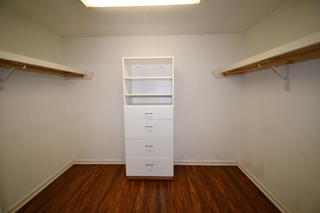 Building Photo - 604 Derouen St