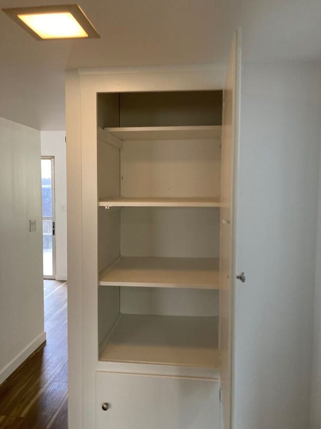 Building Photo - 3811 Green Ave