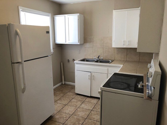Building Photo - 4611 Avenue Q