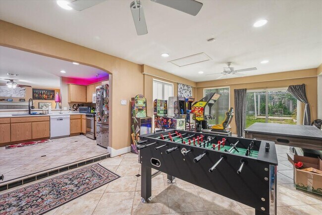 Building Photo - 922 Satellite View