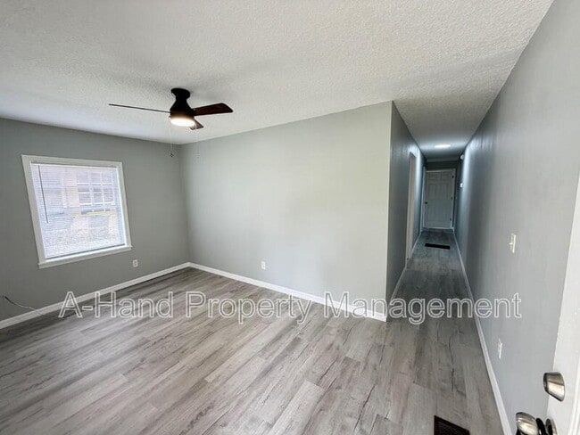 Building Photo - 558 E Desoto St