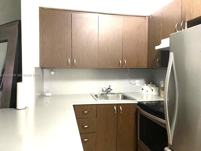 Building Photo - 541 NE 62nd St