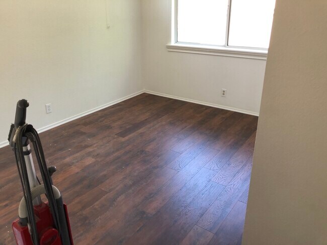 Master bed - 5304 Colodny Dr