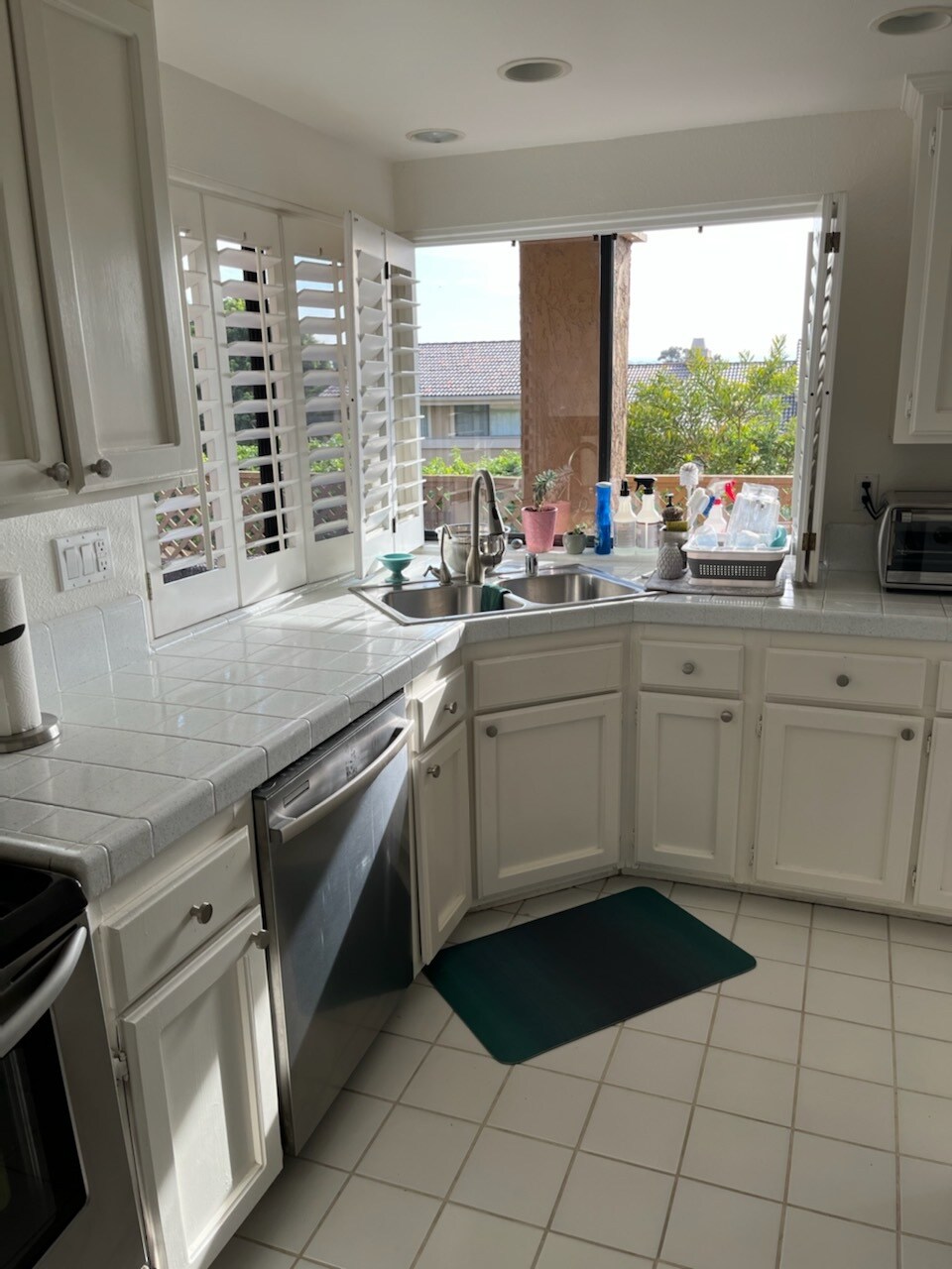 Kitchen - 6625 Caminito Sinnecock