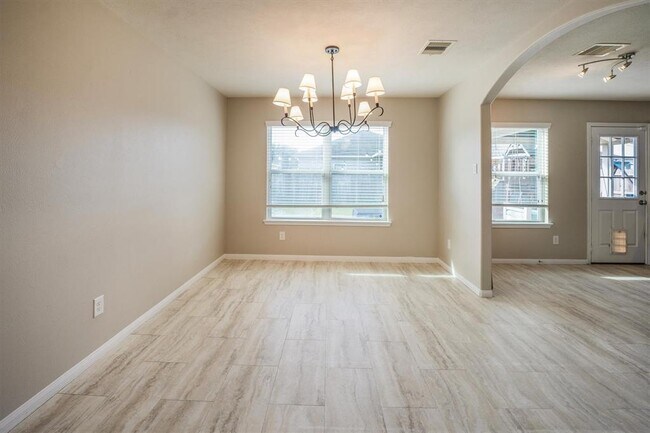 Building Photo - 10902 Barker View Dr