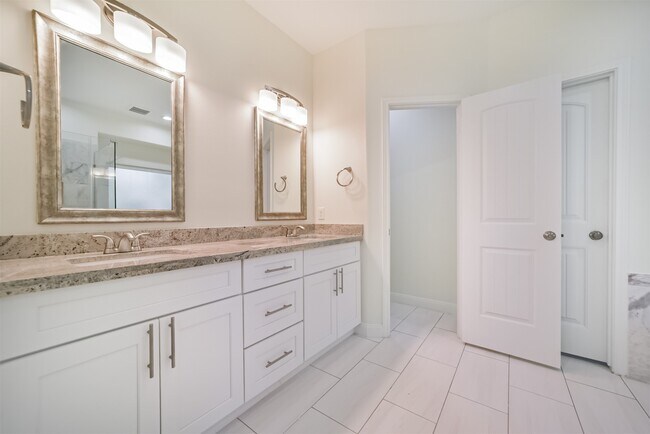 Building Photo - 10618 Bassoon Dr