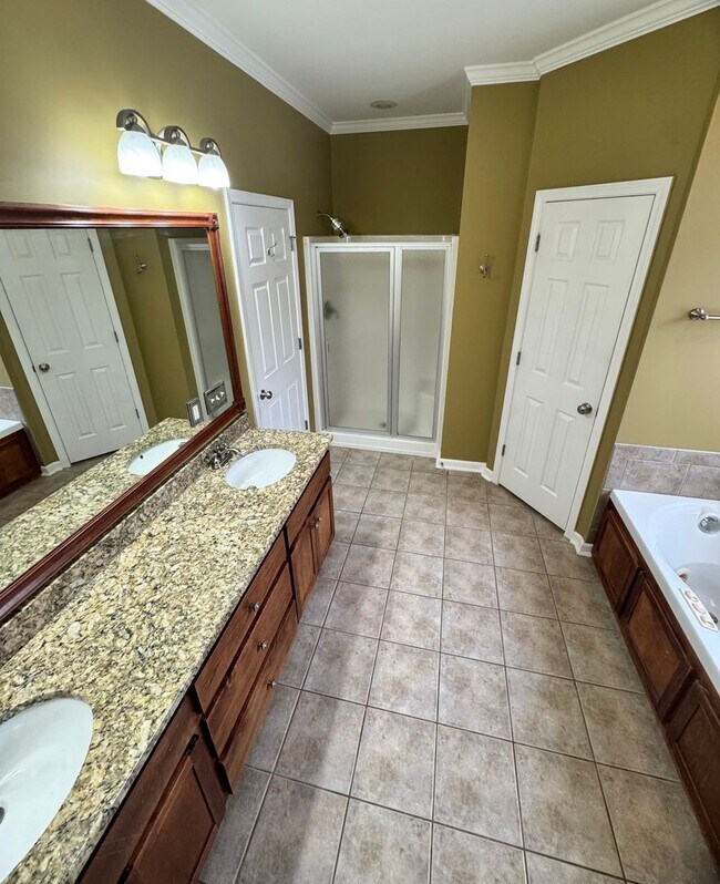 Building Photo - 112 Autumn Way