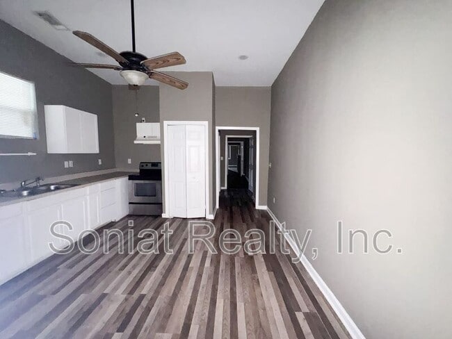 Building Photo - 2433 St Anthony St