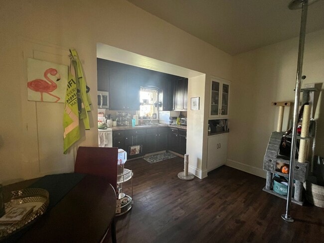 Building Photo - 404 4th St